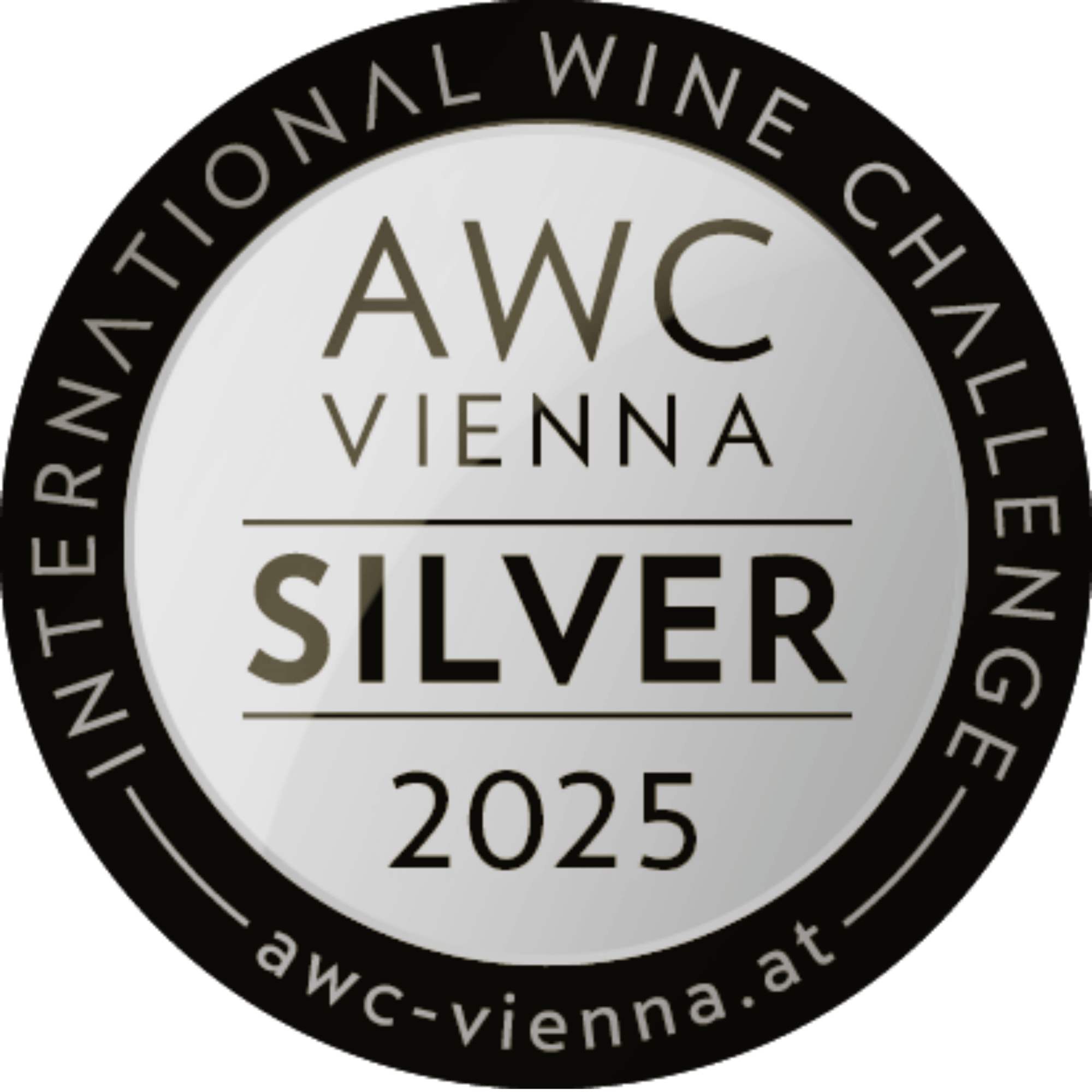 Strieborná medaila AWC Vienna 2025 na bielom pozadí, symbol ocenenia kvality vína.